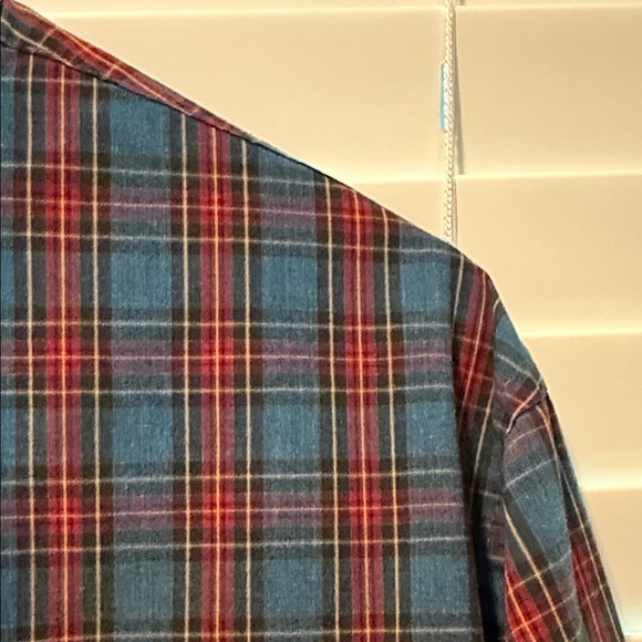 Arrow Men's Casual Plaid Button Up Long Sleeved Shirt - Red and Blue—Size Large - Picture 5 of 9